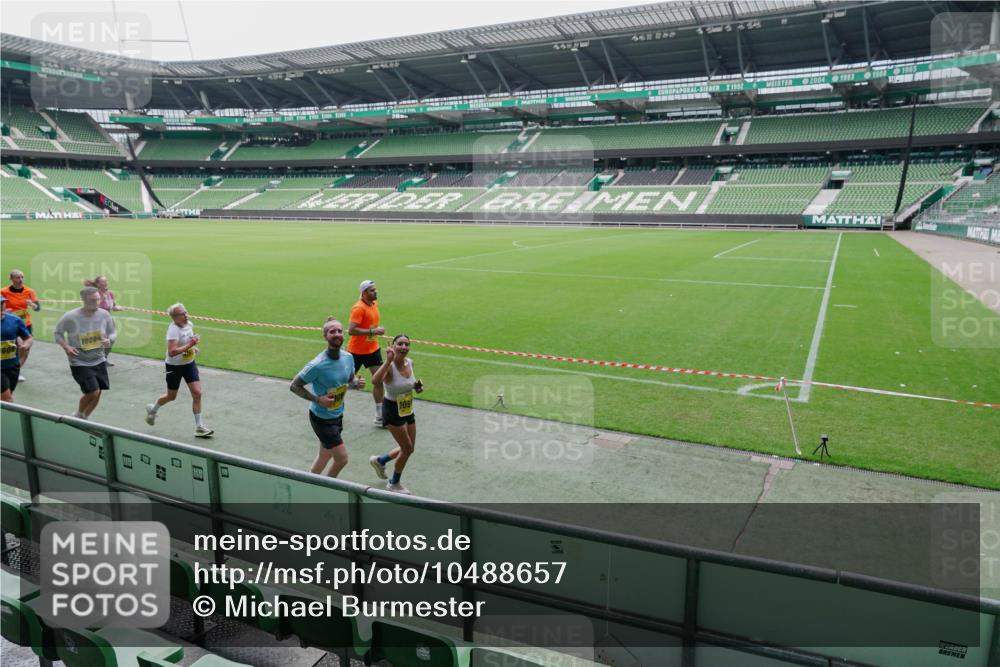 13.09.2026 - 21. swb-Marathon Bremen Michael Burmester http://msf.ph/oto/10488657 13.09.2026 10:32:03 Laufen im Stadion 10141, 10146, 10174, 10203, 10222, 10226, 10227, 10243, 10246, 10249, 10255, 10256, 10281, 10284, 10322, 10365, 10372, 10410, 10443, 10448, 10471, 10478, 10479, 10486, 10503, 10517, 10518, 10529, 10540, 10543, 10550, 10555, 10565, 10577, 10579, 10589, 10608, 10610, 10626, 10631, 10646, 10670, 10675, 10684, 10685, 10690, 10703, 10704, 10707, 10708, 10714, 10721, 10725, 10757, 10765, 10771, 10821, 10822, 10838, 10886, 11206, 11350 meine-sportfotos.de