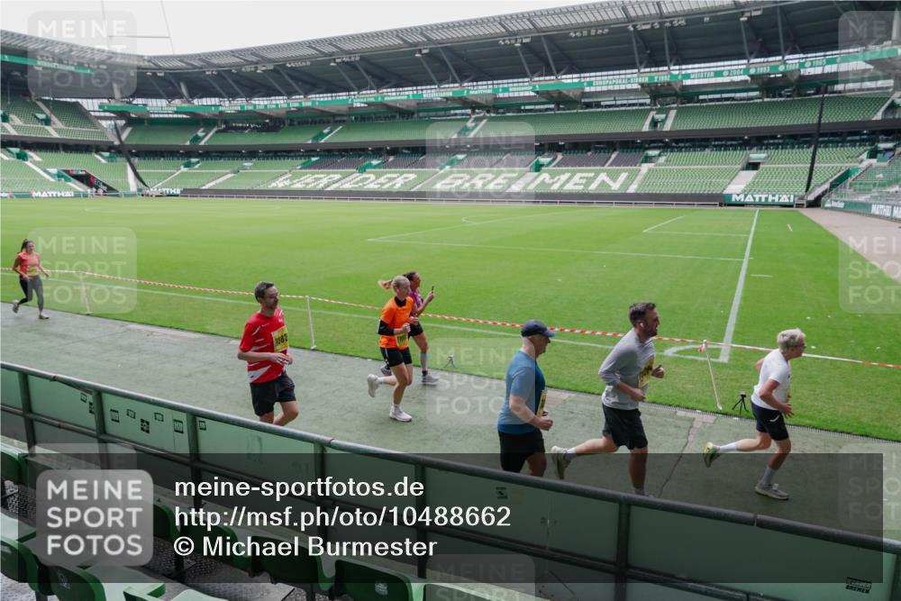 13.09.2026 - 21. swb-Marathon Bremen Michael Burmester http://msf.ph/oto/10488662 13.09.2026 10:32:06 Laufen im Stadion 10141, 10146, 10174, 10203, 10222, 10226, 10227, 10243, 10246, 10249, 10255, 10256, 10281, 10284, 10322, 10365, 10372, 10410, 10443, 10448, 10471, 10478, 10479, 10486, 10503, 10517, 10518, 10529, 10540, 10543, 10550, 10555, 10565, 10577, 10579, 10589, 10608, 10610, 10626, 10631, 10646, 10670, 10675, 10684, 10685, 10690, 10703, 10704, 10707, 10708, 10721, 10725, 10757, 10771, 10821, 10822, 10838, 10886, 11206, 11350 meine-sportfotos.de