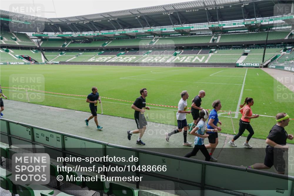 13.09.2026 - 21. swb-Marathon Bremen Michael Burmester http://msf.ph/oto/10488666 13.09.2026 10:32:11 Laufen im Stadion 10067, 10141, 10146, 10203, 10222, 10226, 10227, 10243, 10246, 10249, 10255, 10256, 10284, 10300, 10322, 10365, 10372, 10379, 10410, 10443, 10448, 10471, 10478, 10479, 10486, 10503, 10517, 10518, 10529, 10540, 10543, 10550, 10555, 10565, 10577, 10579, 10589, 10608, 10610, 10626, 10631, 10646, 10670, 10675, 10684, 10685, 10690, 10703, 10704, 10707, 10708, 10721, 10725, 10757, 10771, 10821, 10822, 10838, 11350 meine-sportfotos.de