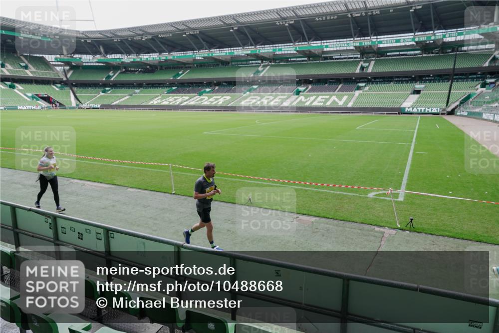 13.09.2026 - 21. swb-Marathon Bremen Michael Burmester http://msf.ph/oto/10488668 13.09.2026 10:32:13 Laufen im Stadion 10067, 10141, 10146, 10203, 10222, 10226, 10227, 10243, 10246, 10249, 10255, 10256, 10284, 10300, 10322, 10365, 10372, 10379, 10410, 10443, 10448, 10471, 10478, 10479, 10486, 10503, 10517, 10518, 10529, 10540, 10543, 10550, 10555, 10565, 10577, 10579, 10589, 10608, 10610, 10626, 10631, 10646, 10670, 10675, 10684, 10685, 10690, 10703, 10704, 10707, 10708, 10721, 10725, 10757, 10771, 10821, 10822, 10838, 11350 meine-sportfotos.de