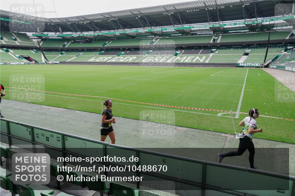 13.09.2026 - 21. swb-Marathon Bremen Michael Burmester http://msf.ph/oto/10488670 13.09.2026 10:32:16 Laufen im Stadion 10067, 10141, 10146, 10203, 10222, 10226, 10227, 10243, 10246, 10249, 10255, 10256, 10284, 10300, 10322, 10365, 10372, 10379, 10383, 10410, 10443, 10448, 10471, 10478, 10479, 10486, 10503, 10517, 10518, 10529, 10540, 10543, 10550, 10555, 10565, 10577, 10579, 10589, 10608, 10610, 10626, 10631, 10646, 10670, 10675, 10684, 10685, 10690, 10703, 10704, 10707, 10708, 10721, 10725, 10728, 10771, 10821, 10822, 10838, 11350 meine-sportfotos.de