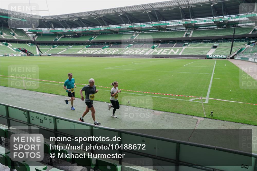 13.09.2026 - 21. swb-Marathon Bremen Michael Burmester http://msf.ph/oto/10488672 13.09.2026 10:32:23 Laufen im Stadion 10067, 10141, 10146, 10166, 10203, 10222, 10226, 10243, 10246, 10249, 10255, 10256, 10284, 10300, 10322, 10365, 10372, 10374, 10379, 10383, 10394, 10410, 10443, 10471, 10478, 10479, 10486, 10494, 10503, 10517, 10518, 10529, 10540, 10543, 10550, 10555, 10565, 10577, 10579, 10589, 10608, 10610, 10626, 10631, 10646, 10670, 10675, 10684, 10685, 10690, 10703, 10704, 10707, 10708, 10721, 10725, 10728, 10771, 10794, 11350 meine-sportfotos.de