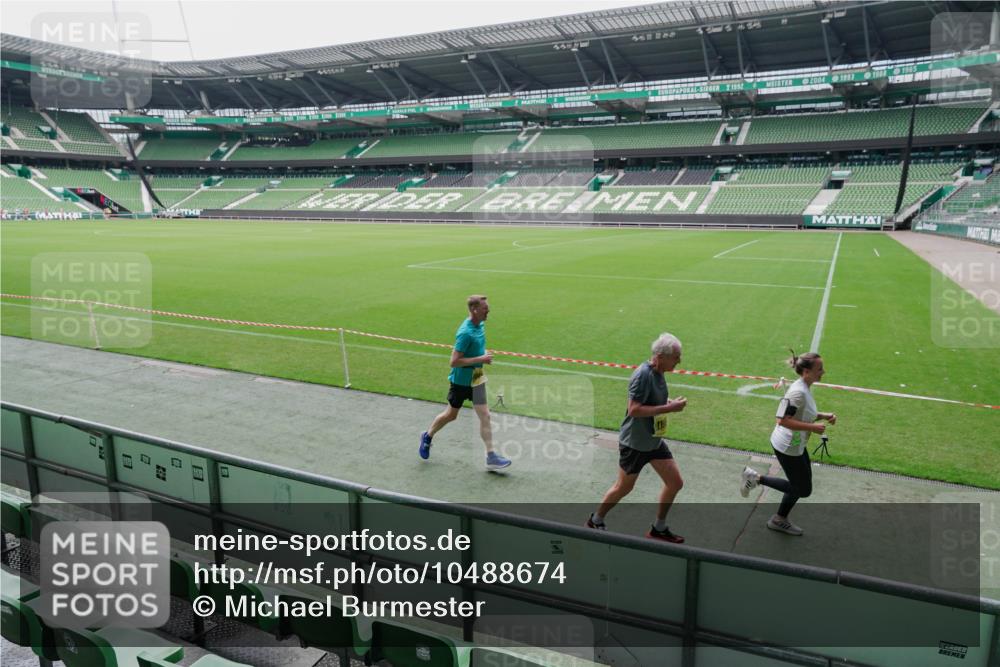 13.09.2026 - 21. swb-Marathon Bremen Michael Burmester http://msf.ph/oto/10488674 13.09.2026 10:32:24 Laufen im Stadion 10067, 10078, 10141, 10146, 10166, 10203, 10222, 10226, 10243, 10246, 10249, 10255, 10256, 10284, 10300, 10322, 10365, 10372, 10374, 10379, 10383, 10394, 10410, 10443, 10471, 10478, 10479, 10486, 10494, 10503, 10517, 10518, 10529, 10540, 10543, 10550, 10555, 10565, 10577, 10579, 10589, 10608, 10610, 10626, 10631, 10646, 10670, 10675, 10684, 10685, 10690, 10703, 10704, 10707, 10708, 10721, 10725, 10728, 10771, 10794, 11350 meine-sportfotos.de