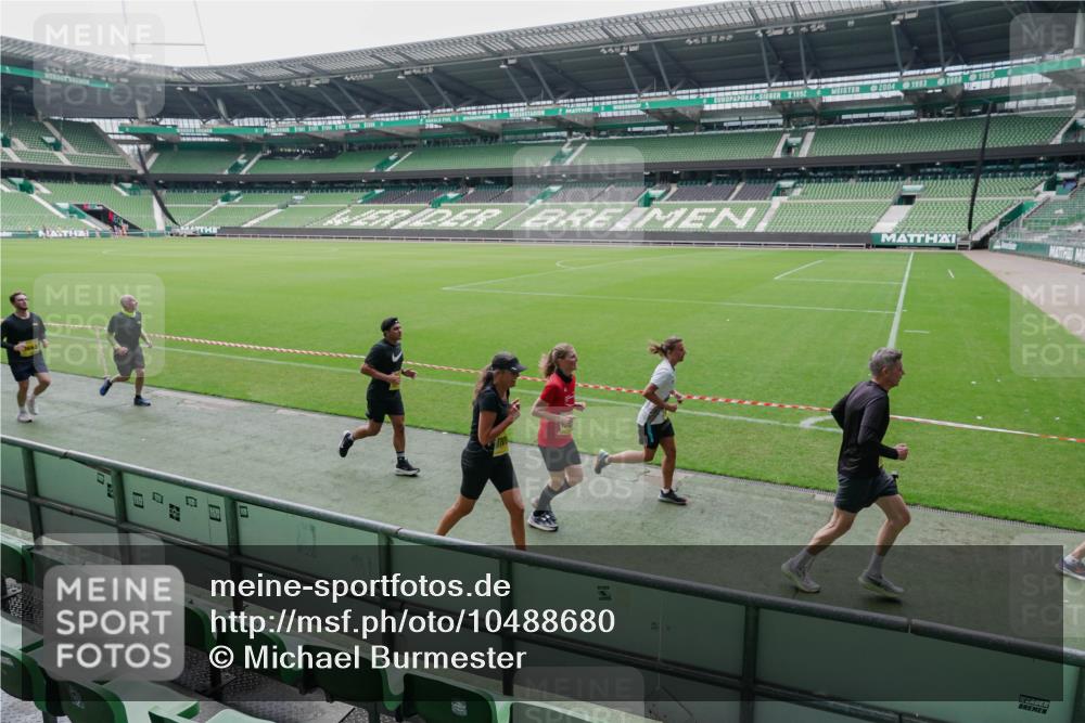 13.09.2026 - 21. swb-Marathon Bremen Michael Burmester http://msf.ph/oto/10488680 13.09.2026 10:32:31 Laufen im Stadion 10067, 10078, 10146, 10166, 10184, 10203, 10211, 10222, 10226, 10243, 10246, 10249, 10255, 10256, 10284, 10300, 10322, 10365, 10372, 10374, 10379, 10383, 10394, 10410, 10443, 10471, 10478, 10479, 10486, 10494, 10503, 10517, 10518, 10529, 10540, 10543, 10550, 10555, 10565, 10577, 10579, 10589, 10608, 10610, 10626, 10631, 10646, 10670, 10675, 10684, 10685, 10690, 10703, 10704, 10707, 10708, 10721, 10725, 10728, 10745, 10771, 10794 meine-sportfotos.de