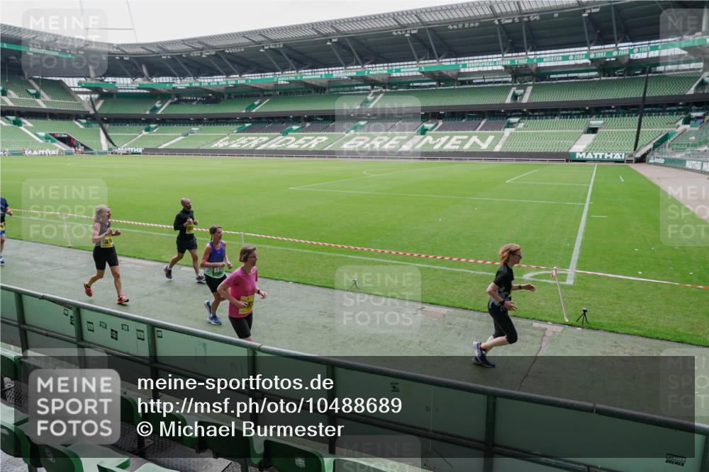 13.09.2026 - 21. swb-Marathon Bremen Michael Burmester http://msf.ph/oto/10488689 13.09.2026 10:32:42 Laufen im Stadion 10067, 10078, 10146, 10166, 10184, 10203, 10211, 10222, 10226, 10243, 10246, 10249, 10255, 10256, 10300, 10322, 10365, 10372, 10374, 10379, 10383, 10394, 10408, 10410, 10443, 10471, 10478, 10486, 10494, 10503, 10517, 10518, 10529, 10530, 10540, 10543, 10550, 10555, 10565, 10579, 10589, 10608, 10610, 10626, 10631, 10646, 10670, 10673, 10675, 10690, 10703, 10704, 10707, 10708, 10721, 10725, 10728, 10745, 10749, 10750, 10771, 10794 meine-sportfotos.de