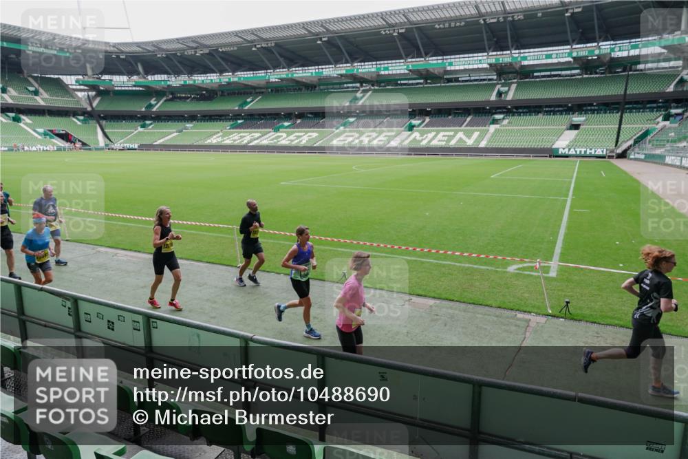 13.09.2026 - 21. swb-Marathon Bremen Michael Burmester http://msf.ph/oto/10488690 13.09.2026 10:32:42 Laufen im Stadion 10067, 10078, 10146, 10166, 10184, 10203, 10211, 10222, 10226, 10243, 10246, 10249, 10255, 10256, 10300, 10322, 10365, 10372, 10374, 10379, 10383, 10394, 10408, 10410, 10443, 10471, 10478, 10486, 10494, 10503, 10517, 10518, 10529, 10530, 10540, 10543, 10550, 10555, 10565, 10579, 10589, 10608, 10610, 10626, 10631, 10646, 10670, 10673, 10675, 10690, 10703, 10704, 10707, 10708, 10721, 10725, 10728, 10745, 10749, 10750, 10771, 10794 meine-sportfotos.de