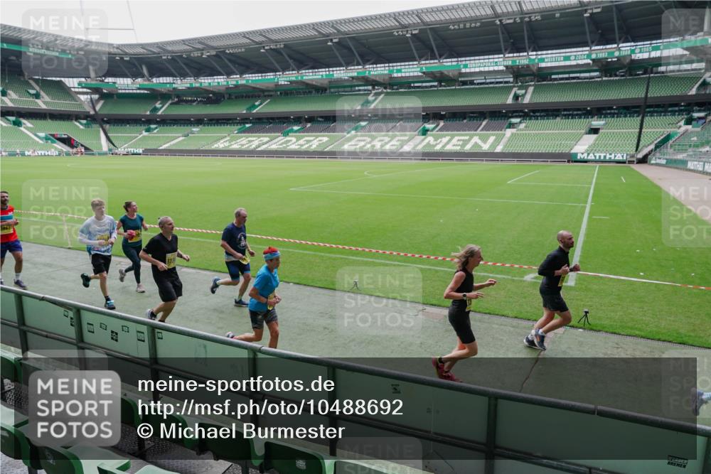 13.09.2026 - 21. swb-Marathon Bremen Michael Burmester http://msf.ph/oto/10488692 13.09.2026 10:32:44 Laufen im Stadion 10067, 10078, 10146, 10166, 10184, 10203, 10211, 10222, 10226, 10243, 10246, 10249, 10255, 10256, 10300, 10322, 10365, 10372, 10374, 10379, 10383, 10394, 10408, 10410, 10443, 10471, 10478, 10486, 10494, 10503, 10517, 10518, 10529, 10530, 10540, 10543, 10550, 10555, 10565, 10579, 10589, 10608, 10610, 10626, 10631, 10646, 10670, 10673, 10675, 10687, 10690, 10703, 10704, 10707, 10708, 10721, 10725, 10728, 10745, 10749, 10750, 10771, 10794 meine-sportfotos.de
