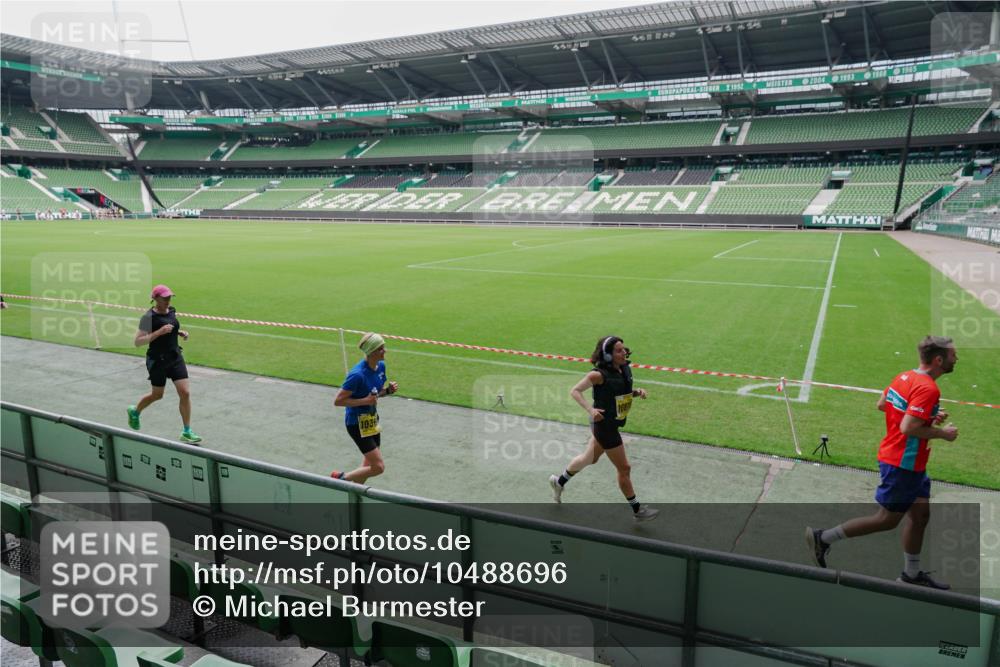 13.09.2026 - 21. swb-Marathon Bremen Michael Burmester http://msf.ph/oto/10488696 13.09.2026 10:32:48 Laufen im Stadion 10067, 10078, 10146, 10166, 10184, 10203, 10211, 10222, 10226, 10236, 10243, 10246, 10249, 10255, 10256, 10300, 10322, 10365, 10372, 10374, 10379, 10383, 10394, 10408, 10410, 10423, 10443, 10486, 10494, 10503, 10517, 10518, 10529, 10530, 10540, 10543, 10550, 10555, 10565, 10589, 10608, 10610, 10626, 10631, 10646, 10670, 10673, 10675, 10687, 10690, 10703, 10704, 10707, 10708, 10721, 10725, 10728, 10745, 10749, 10750, 10771, 10788, 10794, 10809 meine-sportfotos.de