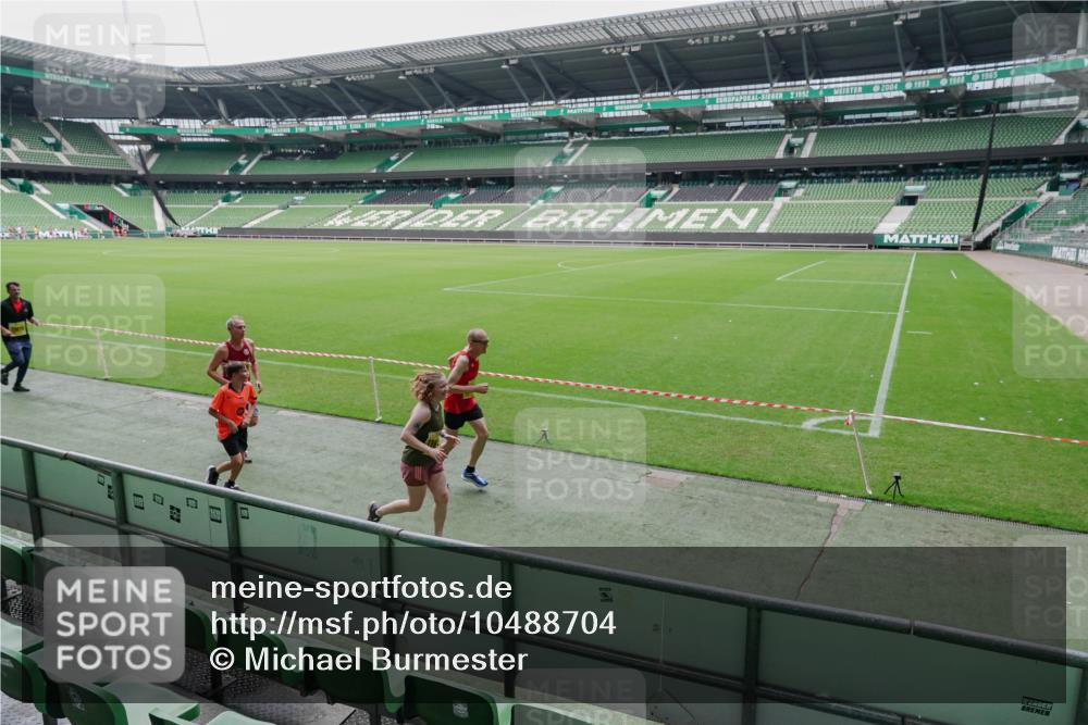 13.09.2026 - 21. swb-Marathon Bremen Michael Burmester http://msf.ph/oto/10488704 13.09.2026 10:32:58 Laufen im Stadion 10018, 10067, 10078, 10166, 10184, 10203, 10211, 10226, 10236, 10243, 10246, 10249, 10255, 10256, 10297, 10300, 10322, 10365, 10372, 10374, 10379, 10383, 10394, 10408, 10410, 10423, 10428, 10443, 10486, 10494, 10503, 10517, 10518, 10529, 10530, 10540, 10543, 10550, 10565, 10578, 10608, 10631, 10646, 10670, 10673, 10675, 10687, 10690, 10703, 10704, 10707, 10721, 10725, 10728, 10745, 10749, 10750, 10771, 10787, 10788, 10794, 10809 meine-sportfotos.de