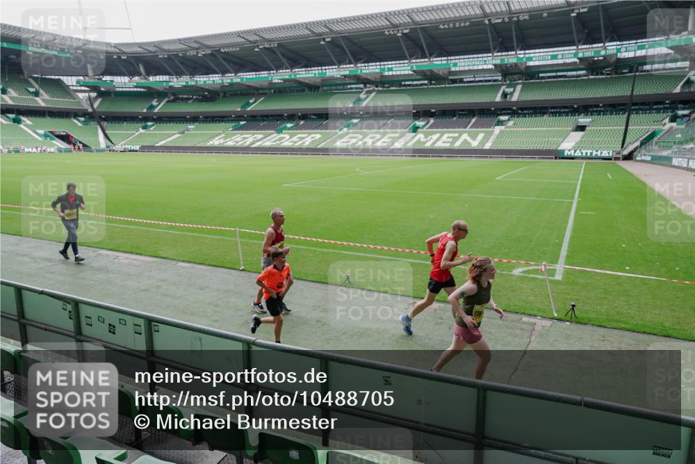 13.09.2026 - 21. swb-Marathon Bremen Michael Burmester http://msf.ph/oto/10488705 13.09.2026 10:32:59 Laufen im Stadion 10018, 10067, 10078, 10166, 10184, 10203, 10211, 10226, 10236, 10243, 10246, 10249, 10255, 10256, 10297, 10300, 10322, 10365, 10372, 10374, 10379, 10383, 10394, 10408, 10410, 10423, 10428, 10443, 10486, 10494, 10503, 10517, 10518, 10529, 10530, 10540, 10543, 10550, 10565, 10578, 10608, 10631, 10646, 10670, 10673, 10675, 10687, 10690, 10703, 10704, 10707, 10721, 10725, 10728, 10745, 10749, 10750, 10771, 10787, 10788, 10794, 10809 meine-sportfotos.de