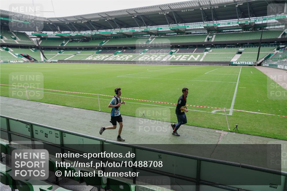 13.09.2026 - 21. swb-Marathon Bremen Michael Burmester http://msf.ph/oto/10488708 13.09.2026 10:33:02 Laufen im Stadion 10018, 10067, 10078, 10166, 10184, 10203, 10211, 10226, 10236, 10243, 10246, 10249, 10255, 10256, 10297, 10300, 10322, 10365, 10372, 10374, 10379, 10383, 10394, 10408, 10410, 10423, 10428, 10443, 10486, 10494, 10503, 10517, 10518, 10529, 10530, 10540, 10543, 10550, 10565, 10578, 10608, 10631, 10646, 10670, 10673, 10675, 10687, 10690, 10691, 10703, 10704, 10707, 10721, 10725, 10728, 10745, 10749, 10750, 10771, 10772, 10787, 10788, 10794, 10809 meine-sportfotos.de