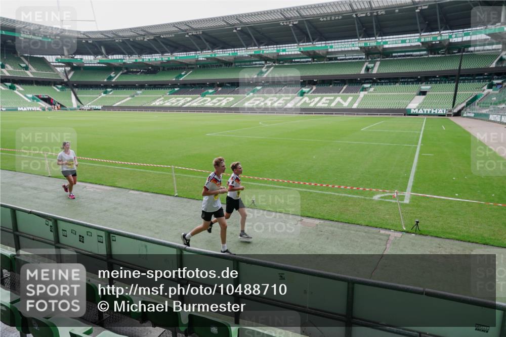 13.09.2026 - 21. swb-Marathon Bremen Michael Burmester http://msf.ph/oto/10488710 13.09.2026 10:33:09 Laufen im Stadion 10018, 10067, 10078, 10166, 10184, 10203, 10211, 10226, 10236, 10243, 10246, 10249, 10255, 10256, 10297, 10300, 10322, 10355, 10365, 10372, 10374, 10379, 10383, 10394, 10408, 10410, 10423, 10428, 10443, 10486, 10494, 10503, 10517, 10518, 10530, 10540, 10543, 10550, 10565, 10578, 10608, 10631, 10646, 10670, 10673, 10675, 10687, 10690, 10691, 10703, 10707, 10721, 10725, 10728, 10745, 10749, 10750, 10771, 10772, 10787, 10788, 10794, 10809 meine-sportfotos.de
