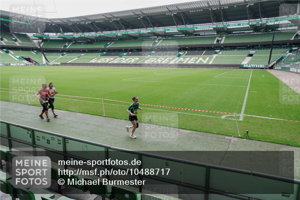 13.09.2026 - 21. swb-Marathon Bremen Michael Burmester http://msf.ph/oto/10488717 13.09.2026 10:33:23 Laufen im Stadion 10018, 10067, 10078, 10166, 10177, 10184, 10203, 10211, 10226, 10236, 10240, 10243, 10246, 10249, 10254, 10256, 10297, 10300, 10322, 10355, 10365, 10372, 10374, 10379, 10383, 10394, 10408, 10410, 10415, 10423, 10428, 10443, 10486, 10494, 10517, 10518, 10530, 10540, 10550, 10565, 10578, 10604, 10646, 10668, 10670, 10673, 10675, 10687, 10690, 10691, 10699, 10703, 10707, 10721, 10728, 10745, 10749, 10750, 10771, 10772, 10787, 10788, 10794, 10809, 10857 meine-sportfotos.de