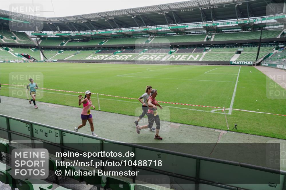 13.09.2026 - 21. swb-Marathon Bremen Michael Burmester http://msf.ph/oto/10488718 13.09.2026 10:33:25 Laufen im Stadion 10018, 10067, 10078, 10166, 10177, 10184, 10203, 10211, 10226, 10236, 10240, 10243, 10246, 10249, 10254, 10256, 10297, 10300, 10322, 10355, 10365, 10372, 10374, 10379, 10383, 10394, 10408, 10410, 10415, 10423, 10428, 10443, 10486, 10494, 10517, 10518, 10530, 10540, 10550, 10565, 10578, 10604, 10646, 10668, 10670, 10673, 10675, 10687, 10690, 10691, 10699, 10703, 10707, 10721, 10728, 10745, 10749, 10750, 10771, 10772, 10787, 10788, 10794, 10809, 10857 meine-sportfotos.de