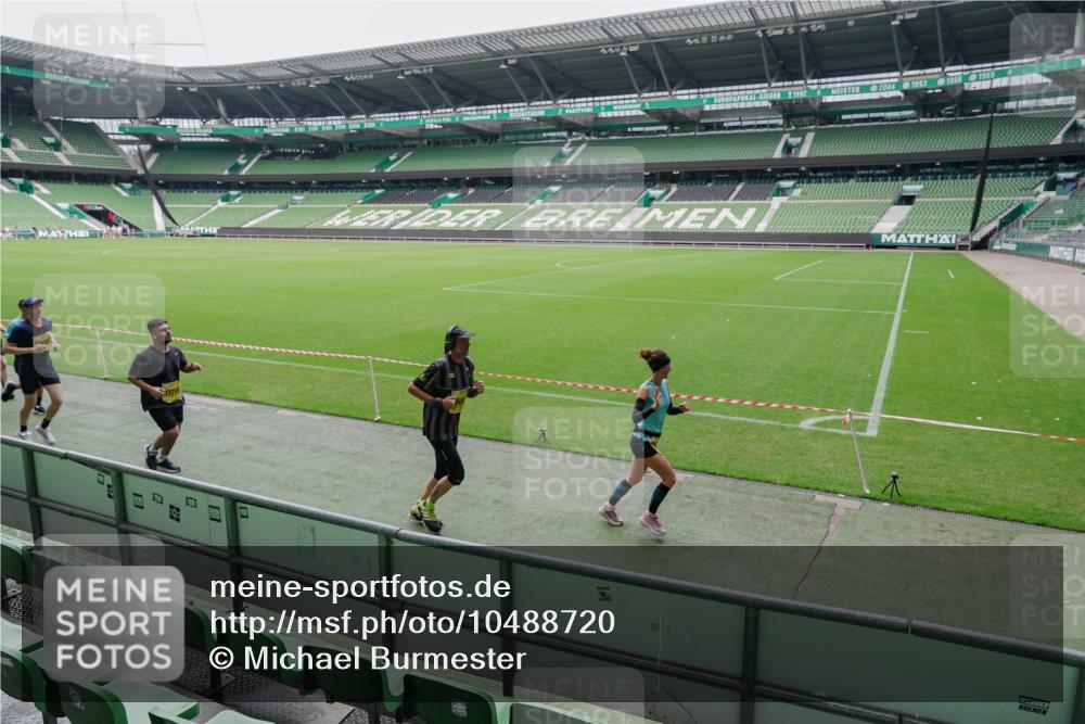 13.09.2026 - 21. swb-Marathon Bremen Michael Burmester http://msf.ph/oto/10488720 13.09.2026 10:33:28 Laufen im Stadion 10018, 10067, 10078, 10166, 10177, 10184, 10203, 10211, 10226, 10236, 10240, 10243, 10246, 10249, 10254, 10256, 10297, 10300, 10322, 10355, 10365, 10372, 10374, 10379, 10383, 10394, 10408, 10410, 10415, 10423, 10428, 10443, 10460, 10486, 10494, 10517, 10518, 10530, 10550, 10565, 10578, 10604, 10646, 10668, 10670, 10673, 10675, 10687, 10690, 10691, 10699, 10700, 10707, 10721, 10728, 10745, 10749, 10750, 10771, 10772, 10787, 10788, 10794, 10809, 10857, 10867 meine-sportfotos.de