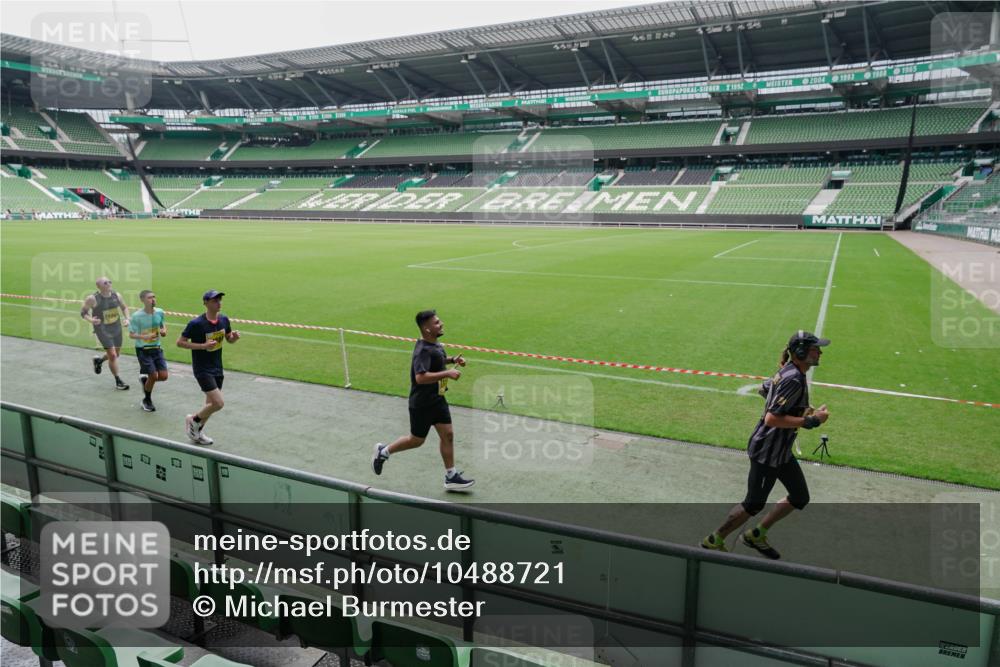 13.09.2026 - 21. swb-Marathon Bremen Michael Burmester http://msf.ph/oto/10488721 13.09.2026 10:33:29 Laufen im Stadion 10018, 10067, 10078, 10166, 10177, 10184, 10203, 10211, 10226, 10236, 10240, 10243, 10246, 10249, 10254, 10256, 10297, 10300, 10322, 10355, 10365, 10372, 10374, 10379, 10383, 10394, 10408, 10410, 10415, 10423, 10428, 10460, 10486, 10494, 10517, 10518, 10530, 10550, 10565, 10578, 10604, 10646, 10668, 10670, 10673, 10675, 10687, 10690, 10691, 10699, 10700, 10707, 10721, 10728, 10745, 10749, 10750, 10771, 10772, 10787, 10788, 10794, 10809, 10857, 10867, 11126 meine-sportfotos.de