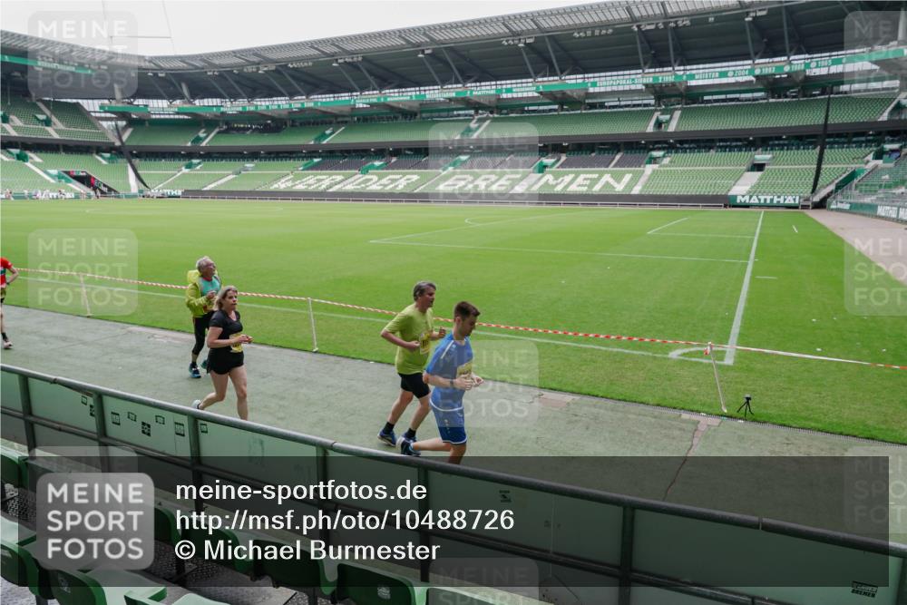 13.09.2026 - 21. swb-Marathon Bremen Michael Burmester http://msf.ph/oto/10488726 13.09.2026 10:33:34 Laufen im Stadion 10018, 10067, 10078, 10166, 10177, 10184, 10203, 10211, 10226, 10236, 10240, 10243, 10246, 10249, 10254, 10256, 10297, 10300, 10322, 10355, 10365, 10372, 10374, 10379, 10383, 10394, 10408, 10410, 10415, 10423, 10428, 10460, 10486, 10494, 10517, 10518, 10530, 10550, 10565, 10578, 10604, 10668, 10670, 10673, 10675, 10687, 10690, 10691, 10699, 10700, 10707, 10721, 10728, 10745, 10749, 10750, 10771, 10772, 10787, 10788, 10794, 10809, 10857, 10867, 11126 meine-sportfotos.de