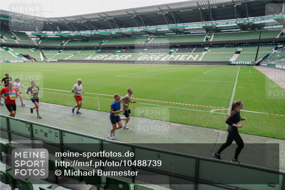 13.09.2026 - 21. swb-Marathon Bremen Michael Burmester http://msf.ph/oto/10488739 13.09.2026 10:33:49 Laufen im Stadion 10018, 10067, 10078, 10166, 10177, 10184, 10203, 10211, 10226, 10236, 10240, 10243, 10249, 10254, 10297, 10300, 10322, 10355, 10356, 10365, 10372, 10374, 10379, 10383, 10394, 10408, 10415, 10423, 10428, 10460, 10486, 10494, 10530, 10550, 10565, 10578, 10604, 10639, 10668, 10669, 10670, 10673, 10675, 10687, 10691, 10699, 10700, 10721, 10728, 10745, 10749, 10750, 10771, 10772, 10787, 10788, 10794, 10809, 10828, 10857, 10867, 10914, 11126, 11162, 11343, 11803 meine-sportfotos.de