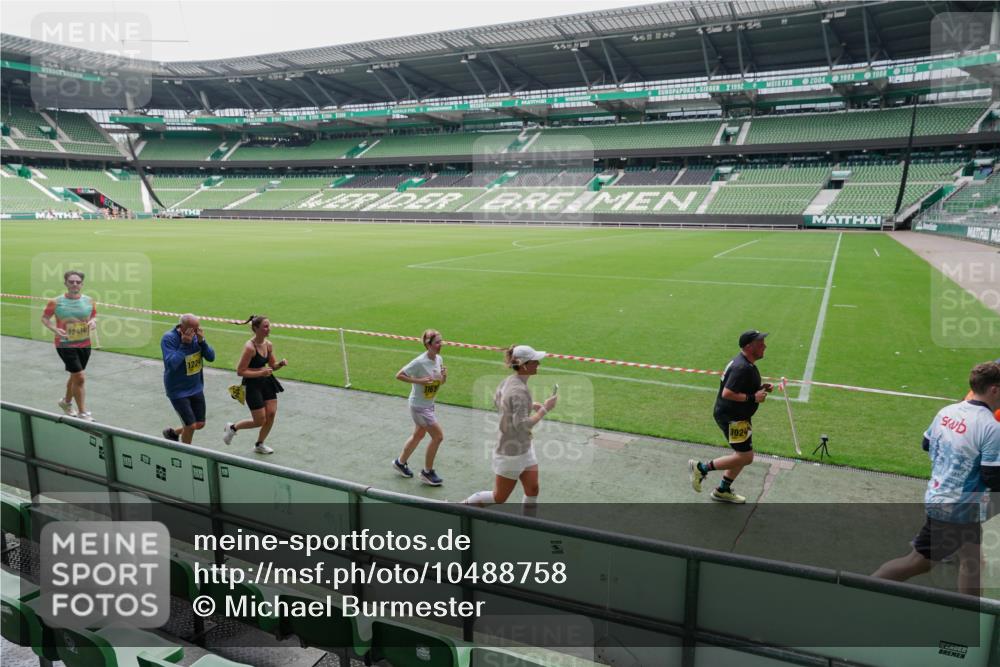 13.09.2026 - 21. swb-Marathon Bremen Michael Burmester http://msf.ph/oto/10488758 13.09.2026 10:34:16 Laufen im Stadion 10018, 10067, 10078, 10147, 10157, 10166, 10177, 10184, 10185, 10211, 10236, 10240, 10254, 10297, 10300, 10355, 10356, 10367, 10368, 10369, 10374, 10379, 10383, 10394, 10408, 10415, 10423, 10428, 10460, 10485, 10494, 10530, 10559, 10578, 10604, 10639, 10668, 10669, 10673, 10677, 10687, 10691, 10699, 10700, 10728, 10745, 10749, 10750, 10772, 10787, 10788, 10794, 10809, 10828, 10857, 10867, 10914, 10928, 11126, 11162, 11343, 11803, 10146, 10222, 10626 meine-sportfotos.de