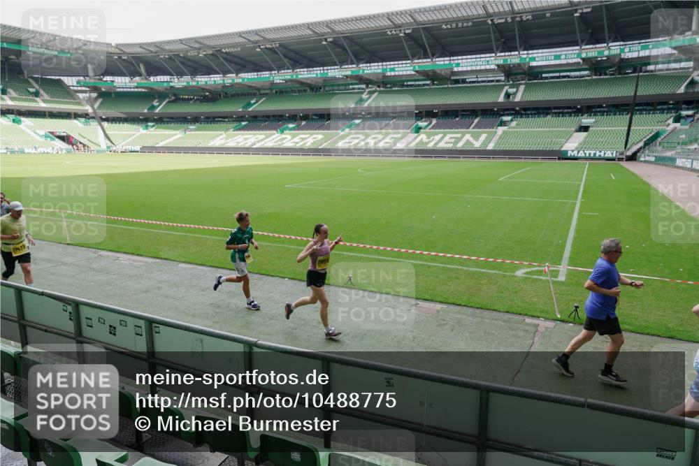 13.09.2026 - 21. swb-Marathon Bremen Michael Burmester http://msf.ph/oto/10488775 13.09.2026 10:34:33 Laufen im Stadion 10018, 10078, 10093, 10144, 10147, 10157, 10177, 10184, 10185, 10211, 10236, 10240, 10254, 10297, 10355, 10356, 10367, 10368, 10369, 10374, 10377, 10408, 10415, 10423, 10427, 10428, 10460, 10485, 10528, 10530, 10559, 10578, 10604, 10639, 10668, 10669, 10673, 10677, 10687, 10691, 10699, 10700, 10715, 10745, 10749, 10750, 10772, 10787, 10788, 10809, 10828, 10857, 10867, 10914, 10928, 11126, 11162, 11343, 11803, 10146, 10222, 10626 meine-sportfotos.de