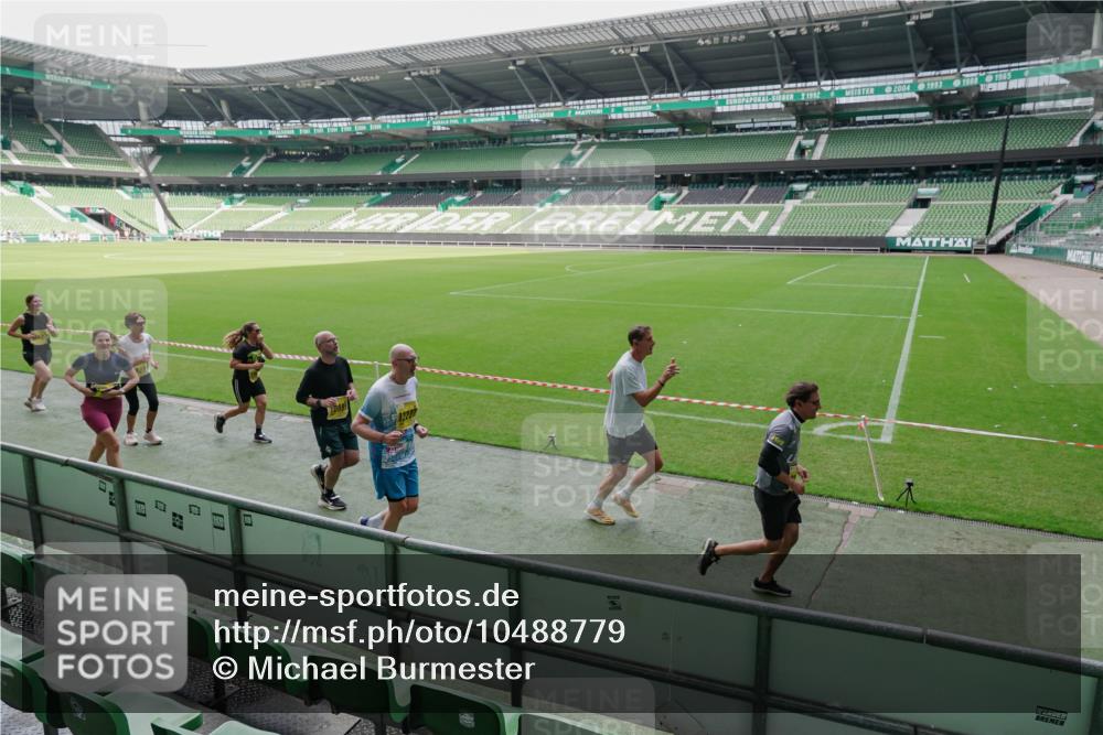 13.09.2026 - 21. swb-Marathon Bremen Michael Burmester http://msf.ph/oto/10488779 13.09.2026 10:34:37 Laufen im Stadion 10018, 10093, 10144, 10147, 10157, 10175, 10177, 10184, 10185, 10211, 10236, 10240, 10245, 10254, 10297, 10355, 10356, 10367, 10368, 10369, 10377, 10408, 10415, 10423, 10427, 10428, 10460, 10485, 10492, 10528, 10530, 10559, 10578, 10604, 10639, 10668, 10669, 10673, 10677, 10687, 10691, 10699, 10700, 10715, 10745, 10749, 10750, 10772, 10787, 10788, 10809, 10828, 10857, 10867, 10914, 10928, 11126, 11162, 11343, 11803, 10146, 10222, 10626 meine-sportfotos.de