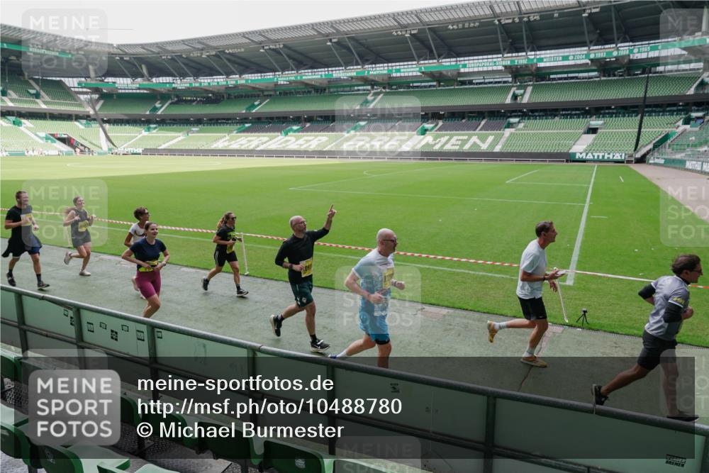 13.09.2026 - 21. swb-Marathon Bremen Michael Burmester http://msf.ph/oto/10488780 13.09.2026 10:34:38 Laufen im Stadion 10018, 10093, 10144, 10147, 10157, 10175, 10177, 10184, 10185, 10211, 10236, 10240, 10245, 10254, 10297, 10355, 10356, 10367, 10368, 10369, 10377, 10408, 10415, 10423, 10427, 10428, 10460, 10485, 10492, 10528, 10530, 10559, 10578, 10604, 10639, 10668, 10669, 10673, 10677, 10687, 10691, 10699, 10700, 10715, 10745, 10749, 10750, 10772, 10787, 10788, 10809, 10828, 10857, 10867, 10914, 10928, 11126, 11162, 11343, 11803, 10146, 10222, 10626 meine-sportfotos.de