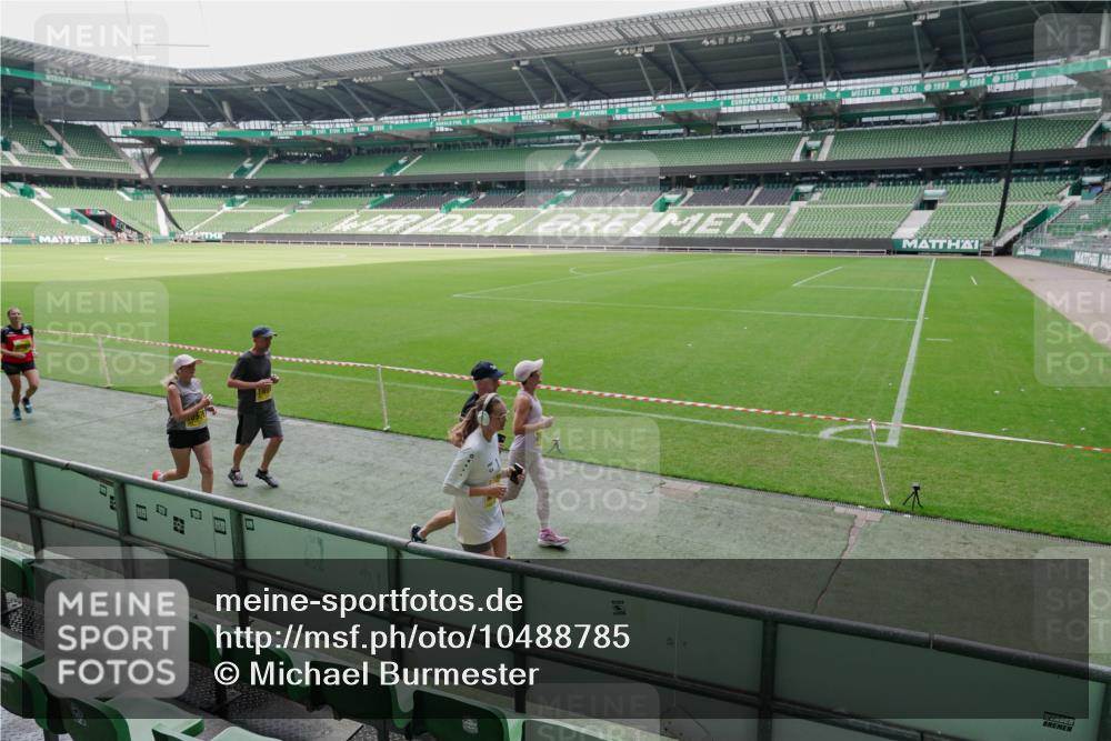 13.09.2026 - 21. swb-Marathon Bremen Michael Burmester http://msf.ph/oto/10488785 13.09.2026 10:34:43 Laufen im Stadion 10018, 10093, 10144, 10147, 10157, 10173, 10175, 10177, 10185, 10236, 10240, 10245, 10254, 10297, 10309, 10355, 10356, 10367, 10368, 10369, 10377, 10408, 10415, 10423, 10427, 10428, 10460, 10485, 10492, 10528, 10530, 10559, 10578, 10604, 10639, 10668, 10669, 10673, 10677, 10687, 10691, 10699, 10700, 10715, 10749, 10750, 10772, 10787, 10788, 10809, 10828, 10857, 10867, 10914, 10928, 11126, 11162, 11343, 11803, 10146, 10222, 10626 meine-sportfotos.de