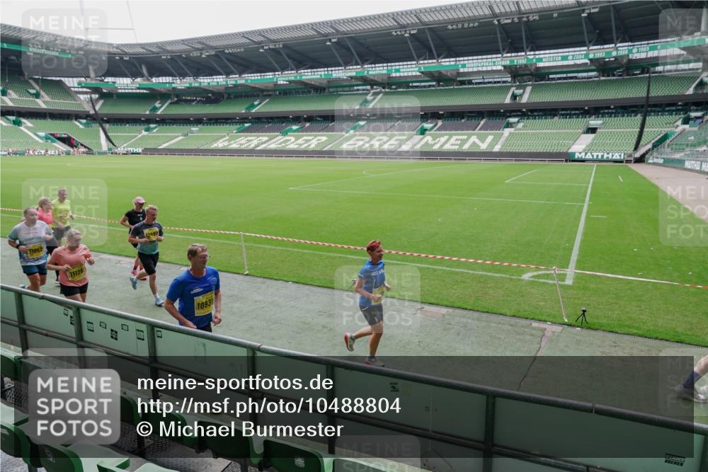 13.09.2026 - 21. swb-Marathon Bremen Michael Burmester http://msf.ph/oto/10488804 13.09.2026 10:35:09 Laufen im Stadion 10093, 10144, 10147, 10152, 10157, 10173, 10175, 10177, 10181, 10182, 10185, 10195, 10240, 10245, 10254, 10309, 10355, 10356, 10357, 10367, 10368, 10369, 10377, 10409, 10415, 10427, 10460, 10473, 10477, 10485, 10492, 10528, 10559, 10604, 10617, 10636, 10639, 10668, 10669, 10677, 10691, 10699, 10700, 10715, 10772, 10787, 10828, 10857, 10867, 10914, 10928, 11126, 11162, 11343, 11803, 10146, 10222, 10626 meine-sportfotos.de
