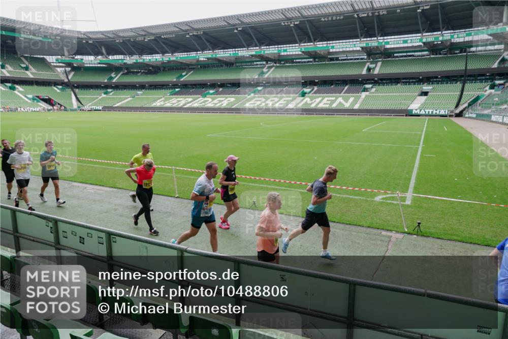 13.09.2026 - 21. swb-Marathon Bremen Michael Burmester http://msf.ph/oto/10488806 13.09.2026 10:35:11 Laufen im Stadion 10093, 10144, 10147, 10152, 10157, 10173, 10175, 10177, 10181, 10182, 10185, 10195, 10240, 10245, 10254, 10306, 10309, 10355, 10356, 10357, 10367, 10368, 10369, 10377, 10409, 10415, 10427, 10460, 10473, 10477, 10485, 10492, 10528, 10559, 10604, 10617, 10636, 10639, 10668, 10669, 10671, 10672, 10677, 10691, 10699, 10700, 10715, 10772, 10828, 10857, 10867, 10914, 10928, 11126, 11162, 11343, 11803, 10146, 10222, 10626 meine-sportfotos.de
