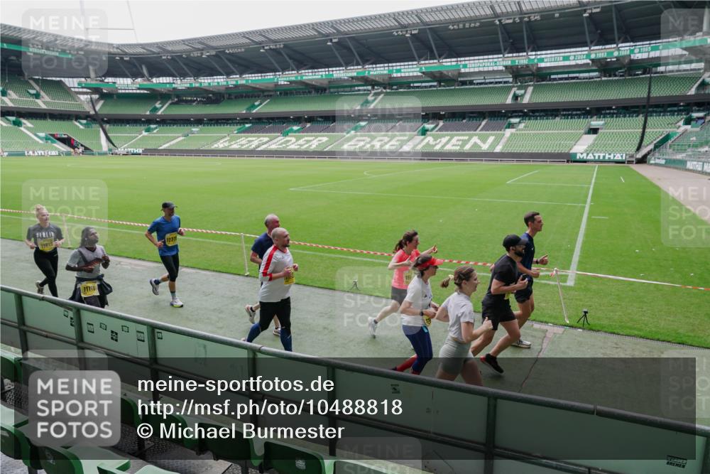 13.09.2026 - 21. swb-Marathon Bremen Michael Burmester http://msf.ph/oto/10488818 13.09.2026 10:35:24 Laufen im Stadion 10093, 10144, 10147, 10152, 10157, 10173, 10175, 10177, 10181, 10182, 10185, 10187, 10195, 10240, 10245, 10254, 10263, 10272, 10275, 10306, 10309, 10356, 10357, 10367, 10368, 10369, 10377, 10409, 10415, 10427, 10439, 10460, 10473, 10477, 10481, 10485, 10492, 10528, 10559, 10560, 10617, 10636, 10639, 10668, 10669, 10671, 10672, 10677, 10700, 10715, 10828, 10857, 10867, 10914, 10928, 11126, 11162, 11343, 11803, 10146, 10222, 10626 meine-sportfotos.de