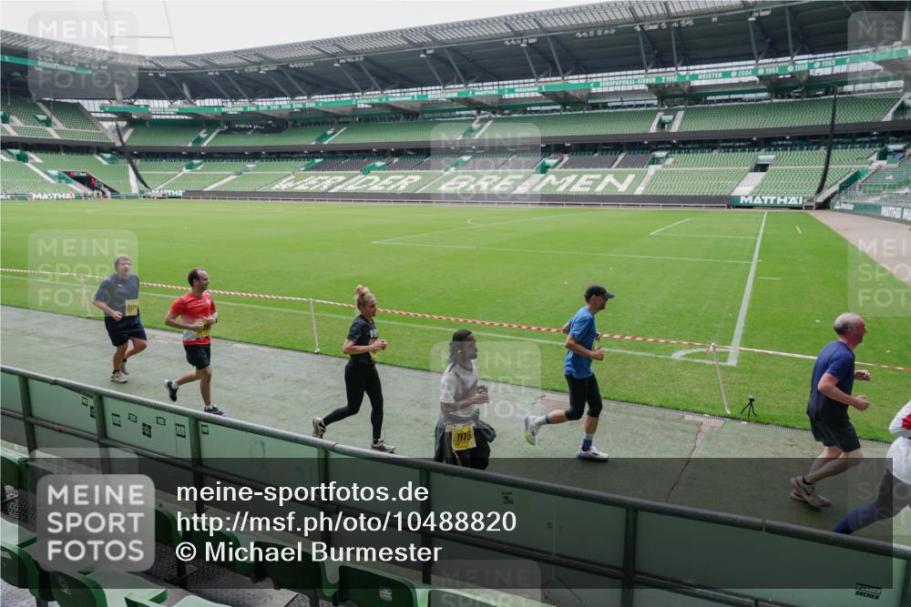 13.09.2026 - 21. swb-Marathon Bremen Michael Burmester http://msf.ph/oto/10488820 13.09.2026 10:35:26 Laufen im Stadion 10093, 10144, 10147, 10152, 10157, 10173, 10175, 10177, 10181, 10182, 10185, 10187, 10195, 10240, 10245, 10254, 10263, 10272, 10275, 10291, 10306, 10309, 10356, 10357, 10367, 10368, 10369, 10377, 10409, 10415, 10427, 10439, 10460, 10473, 10477, 10481, 10485, 10492, 10528, 10559, 10560, 10617, 10636, 10639, 10669, 10671, 10672, 10677, 10700, 10715, 10828, 10857, 10867, 10914, 10928, 11126, 11162, 11343, 11803, 10146, 10222, 10626 meine-sportfotos.de