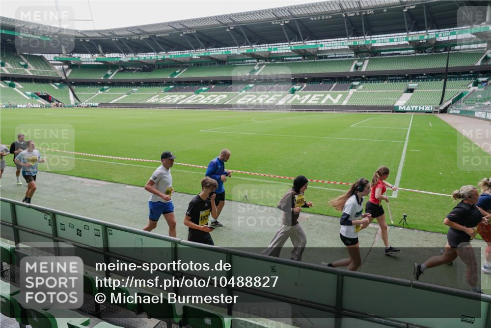 13.09.2026 - 21. swb-Marathon Bremen Michael Burmester http://msf.ph/oto/10488827 13.09.2026 10:35:35 Laufen im Stadion 10093, 10144, 10147, 10152, 10157, 10160, 10173, 10175, 10181, 10182, 10185, 10187, 10195, 10245, 10251, 10254, 10263, 10272, 10275, 10291, 10306, 10309, 10356, 10357, 10367, 10368, 10369, 10377, 10382, 10403, 10409, 10420, 10427, 10439, 10460, 10473, 10477, 10481, 10485, 10492, 10528, 10559, 10560, 10607, 10617, 10636, 10639, 10669, 10671, 10672, 10677, 10700, 10715, 10828, 10867, 10914, 10928, 11126, 11162, 11343, 11803, 10146, 10222, 10626 meine-sportfotos.de