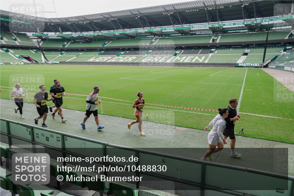 13.09.2026 - 21. swb-Marathon Bremen Michael Burmester http://msf.ph/oto/10488830 13.09.2026 10:35:39 Laufen im Stadion 10093, 10144, 10147, 10152, 10157, 10160, 10173, 10175, 10181, 10182, 10185, 10187, 10195, 10245, 10251, 10263, 10272, 10275, 10278, 10291, 10306, 10309, 10338, 10356, 10357, 10367, 10368, 10369, 10377, 10382, 10403, 10409, 10420, 10427, 10439, 10473, 10477, 10481, 10485, 10492, 10528, 10559, 10560, 10569, 10607, 10617, 10636, 10639, 10669, 10671, 10672, 10677, 10700, 10715, 10828, 10867, 10914, 10928, 11126, 11162, 11343, 11803, 10146, 10222, 10626 meine-sportfotos.de
