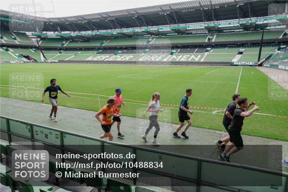 13.09.2026 - 21. swb-Marathon Bremen Michael Burmester http://msf.ph/oto/10488834 13.09.2026 10:35:42 Laufen im Stadion 10093, 10144, 10147, 10152, 10157, 10160, 10173, 10175, 10181, 10182, 10185, 10187, 10195, 10245, 10251, 10263, 10272, 10275, 10278, 10291, 10306, 10309, 10338, 10356, 10357, 10367, 10368, 10369, 10377, 10382, 10403, 10409, 10411, 10420, 10427, 10439, 10473, 10477, 10481, 10485, 10492, 10528, 10531, 10559, 10560, 10569, 10607, 10617, 10636, 10639, 10669, 10671, 10672, 10677, 10715, 10828, 10914, 10928, 11162, 11343, 11803, 10146, 10222, 10626 meine-sportfotos.de