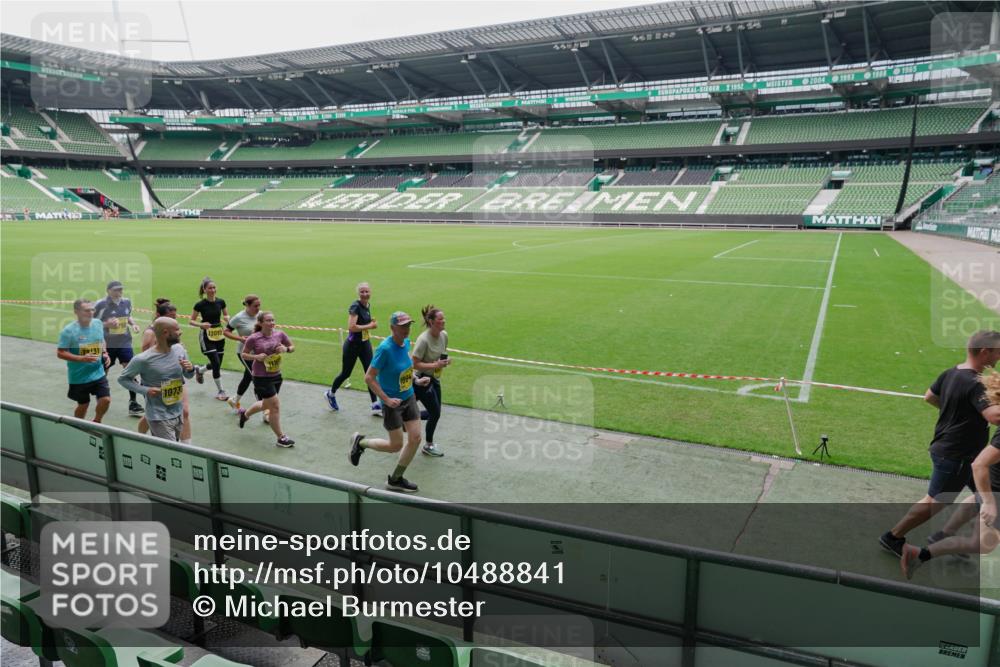 13.09.2026 - 21. swb-Marathon Bremen Michael Burmester http://msf.ph/oto/10488841 13.09.2026 10:35:53 Laufen im Stadion 10093, 10144, 10147, 10152, 10157, 10160, 10173, 10175, 10181, 10182, 10185, 10187, 10195, 10245, 10251, 10263, 10272, 10275, 10278, 10291, 10306, 10309, 10338, 10357, 10367, 10368, 10369, 10377, 10382, 10390, 10403, 10409, 10411, 10420, 10427, 10429, 10439, 10473, 10477, 10481, 10485, 10492, 10528, 10531, 10559, 10560, 10569, 10607, 10617, 10636, 10639, 10669, 10671, 10672, 10677, 10715, 10928, 11162, 11343, 11803, 10146, 10222, 10626 meine-sportfotos.de