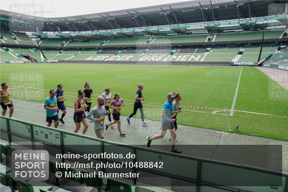 13.09.2026 - 21. swb-Marathon Bremen Michael Burmester http://msf.ph/oto/10488842 13.09.2026 10:35:53 Laufen im Stadion 10093, 10144, 10147, 10152, 10157, 10160, 10173, 10175, 10181, 10182, 10185, 10187, 10195, 10245, 10251, 10263, 10272, 10275, 10278, 10291, 10306, 10309, 10338, 10357, 10367, 10368, 10369, 10377, 10382, 10390, 10403, 10409, 10411, 10420, 10427, 10429, 10439, 10473, 10477, 10481, 10485, 10492, 10528, 10531, 10559, 10560, 10569, 10607, 10617, 10636, 10639, 10669, 10671, 10672, 10677, 10715, 10928, 11162, 11343, 11803, 10146, 10222, 10626 meine-sportfotos.de