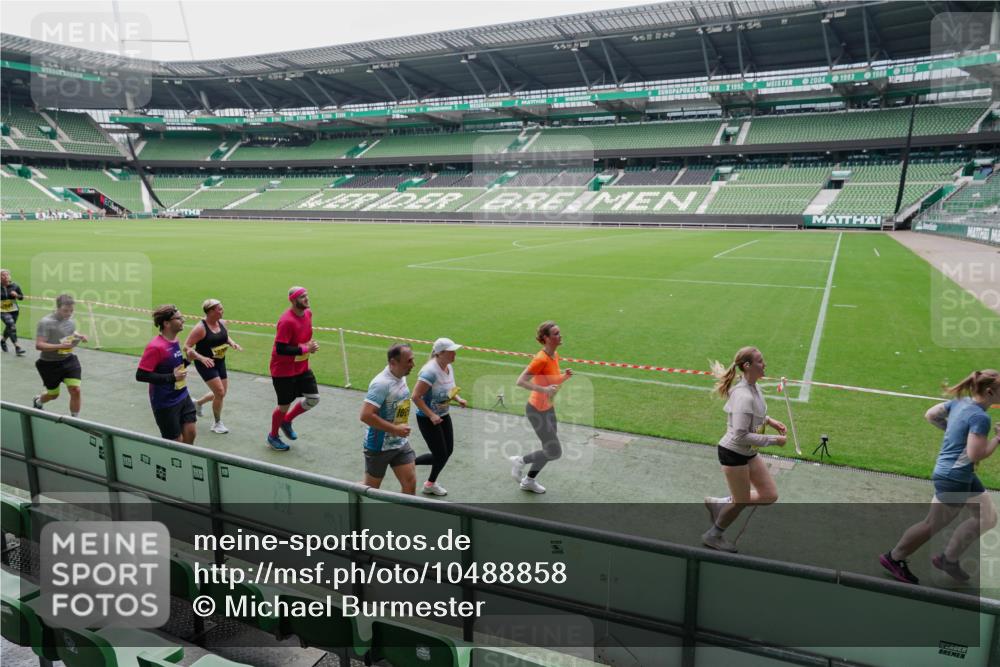 13.09.2026 - 21. swb-Marathon Bremen Michael Burmester http://msf.ph/oto/10488858 13.09.2026 10:36:07 Laufen im Stadion 10092, 10093, 10144, 10152, 10153, 10154, 10157, 10160, 10173, 10175, 10181, 10182, 10185, 10187, 10195, 10198, 10237, 10245, 10251, 10257, 10263, 10272, 10275, 10278, 10291, 10296, 10306, 10309, 10338, 10357, 10377, 10382, 10390, 10403, 10409, 10411, 10420, 10427, 10429, 10439, 10473, 10477, 10481, 10485, 10492, 10497, 10500, 10528, 10531, 10559, 10560, 10569, 10607, 10613, 10617, 10633, 10636, 10647, 10648, 10671, 10672, 10677, 10715, 10928 meine-sportfotos.de