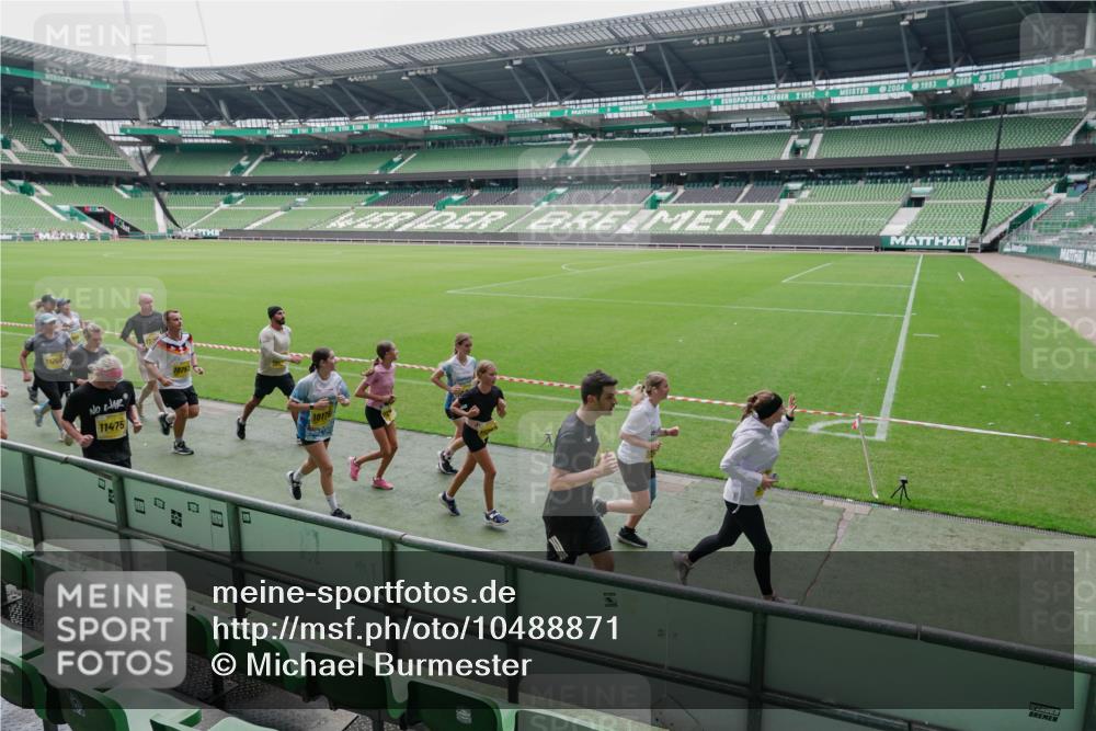 13.09.2026 - 21. swb-Marathon Bremen Michael Burmester http://msf.ph/oto/10488871 13.09.2026 10:36:18 Laufen im Stadion 10092, 10093, 10144, 10152, 10153, 10154, 10157, 10160, 10173, 10175, 10181, 10182, 10185, 10186, 10187, 10195, 10198, 10237, 10245, 10251, 10257, 10263, 10272, 10275, 10278, 10291, 10296, 10306, 10309, 10327, 10331, 10332, 10338, 10357, 10377, 10382, 10390, 10403, 10409, 10411, 10420, 10427, 10429, 10439, 10473, 10477, 10481, 10492, 10497, 10500, 10528, 10531, 10560, 10569, 10607, 10613, 10617, 10633, 10636, 10647, 10648, 10659, 10671, 10672, 10677, 10715 meine-sportfotos.de
