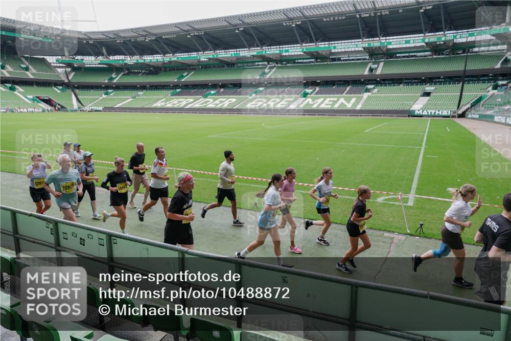 13.09.2026 - 21. swb-Marathon Bremen Michael Burmester http://msf.ph/oto/10488872 13.09.2026 10:36:19 Laufen im Stadion 10092, 10093, 10144, 10152, 10153, 10154, 10157, 10160, 10173, 10175, 10181, 10182, 10185, 10186, 10187, 10195, 10198, 10237, 10245, 10251, 10257, 10263, 10272, 10275, 10278, 10291, 10296, 10306, 10309, 10327, 10331, 10332, 10338, 10357, 10377, 10382, 10390, 10403, 10409, 10411, 10420, 10427, 10429, 10439, 10473, 10477, 10481, 10492, 10497, 10500, 10528, 10531, 10560, 10569, 10607, 10613, 10617, 10633, 10636, 10647, 10648, 10659, 10671, 10672, 10715 meine-sportfotos.de