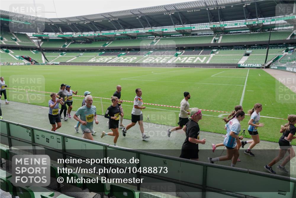 13.09.2026 - 21. swb-Marathon Bremen Michael Burmester http://msf.ph/oto/10488873 13.09.2026 10:36:20 Laufen im Stadion 10092, 10093, 10144, 10152, 10153, 10154, 10157, 10160, 10173, 10175, 10181, 10182, 10186, 10187, 10195, 10198, 10237, 10245, 10251, 10257, 10263, 10272, 10275, 10278, 10291, 10296, 10306, 10309, 10327, 10331, 10332, 10338, 10357, 10377, 10382, 10390, 10403, 10409, 10411, 10420, 10427, 10429, 10439, 10473, 10477, 10481, 10492, 10497, 10500, 10528, 10531, 10560, 10569, 10607, 10613, 10617, 10633, 10636, 10647, 10648, 10659, 10671, 10672, 10715 meine-sportfotos.de