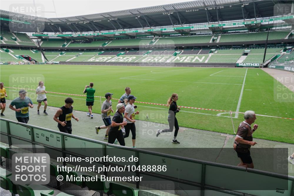 13.09.2026 - 21. swb-Marathon Bremen Michael Burmester http://msf.ph/oto/10488886 13.09.2026 10:36:32 Laufen im Stadion 10092, 10144, 10152, 10153, 10154, 10160, 10173, 10175, 10181, 10182, 10186, 10187, 10195, 10198, 10237, 10245, 10251, 10257, 10263, 10272, 10275, 10278, 10291, 10296, 10306, 10309, 10327, 10331, 10332, 10338, 10357, 10377, 10382, 10390, 10403, 10409, 10411, 10420, 10427, 10429, 10439, 10444, 10473, 10477, 10481, 10492, 10497, 10500, 10516, 10528, 10531, 10560, 10569, 10607, 10613, 10617, 10633, 10636, 10647, 10648, 10659, 10663, 10671, 10672, 10715 meine-sportfotos.de