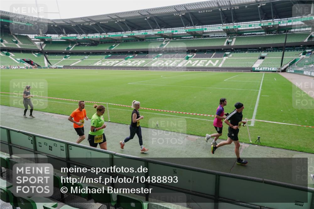 13.09.2026 - 21. swb-Marathon Bremen Michael Burmester http://msf.ph/oto/10488893 13.09.2026 10:36:37 Laufen im Stadion 10092, 10144, 10150, 10152, 10153, 10154, 10160, 10173, 10175, 10181, 10182, 10186, 10187, 10195, 10198, 10237, 10245, 10251, 10257, 10263, 10272, 10275, 10278, 10291, 10296, 10306, 10309, 10315, 10327, 10331, 10332, 10338, 10357, 10377, 10382, 10390, 10403, 10409, 10411, 10420, 10427, 10429, 10439, 10444, 10473, 10477, 10481, 10492, 10497, 10500, 10516, 10531, 10560, 10569, 10607, 10613, 10617, 10633, 10636, 10647, 10648, 10659, 10663, 10671, 10672, 10715 meine-sportfotos.de