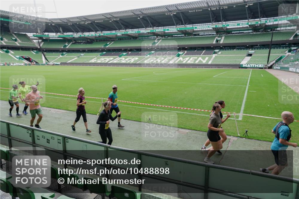13.09.2026 - 21. swb-Marathon Bremen Michael Burmester http://msf.ph/oto/10488898 13.09.2026 10:36:42 Laufen im Stadion 10092, 10150, 10152, 10153, 10154, 10160, 10173, 10175, 10181, 10182, 10186, 10187, 10195, 10198, 10237, 10245, 10251, 10257, 10263, 10272, 10275, 10278, 10291, 10296, 10306, 10309, 10315, 10327, 10331, 10332, 10338, 10357, 10377, 10382, 10390, 10403, 10409, 10411, 10420, 10429, 10439, 10444, 10473, 10477, 10481, 10492, 10497, 10500, 10516, 10531, 10560, 10569, 10598, 10607, 10613, 10617, 10633, 10636, 10647, 10648, 10659, 10663, 10671, 10672, 10674 meine-sportfotos.de