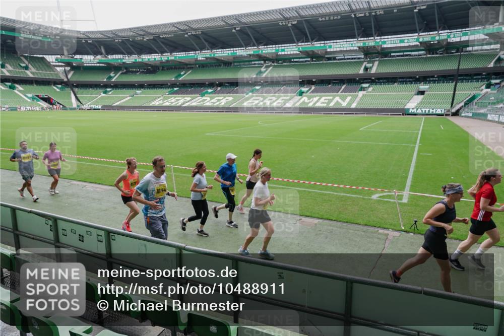 13.09.2026 - 21. swb-Marathon Bremen Michael Burmester http://msf.ph/oto/10488911 13.09.2026 10:36:57 Laufen im Stadion 10090, 10091, 10092, 10150, 10152, 10153, 10154, 10160, 10181, 10182, 10186, 10187, 10195, 10198, 10237, 10251, 10257, 10263, 10272, 10273, 10274, 10275, 10278, 10283, 10291, 10296, 10306, 10315, 10323, 10327, 10331, 10332, 10338, 10357, 10382, 10390, 10403, 10409, 10411, 10420, 10429, 10439, 10444, 10473, 10477, 10481, 10497, 10500, 10516, 10531, 10560, 10569, 10598, 10607, 10613, 10617, 10633, 10636, 10647, 10648, 10659, 10663, 10671, 10672, 10674 meine-sportfotos.de