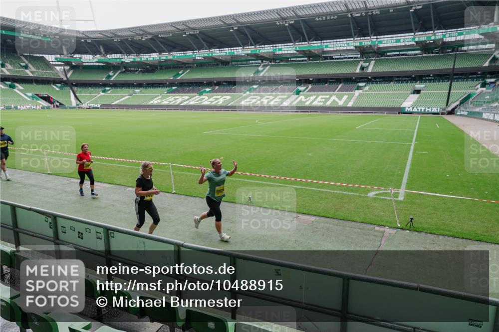 13.09.2026 - 21. swb-Marathon Bremen Michael Burmester http://msf.ph/oto/10488915 13.09.2026 10:37:02 Laufen im Stadion 10090, 10091, 10092, 10150, 10152, 10153, 10154, 10160, 10182, 10186, 10187, 10195, 10198, 10237, 10251, 10257, 10263, 10272, 10273, 10274, 10275, 10278, 10283, 10291, 10296, 10306, 10315, 10323, 10327, 10331, 10332, 10338, 10357, 10382, 10390, 10403, 10409, 10411, 10420, 10429, 10439, 10444, 10473, 10477, 10481, 10488, 10497, 10500, 10516, 10531, 10560, 10569, 10598, 10607, 10613, 10617, 10633, 10647, 10648, 10659, 10663, 10671, 10672, 10674 meine-sportfotos.de