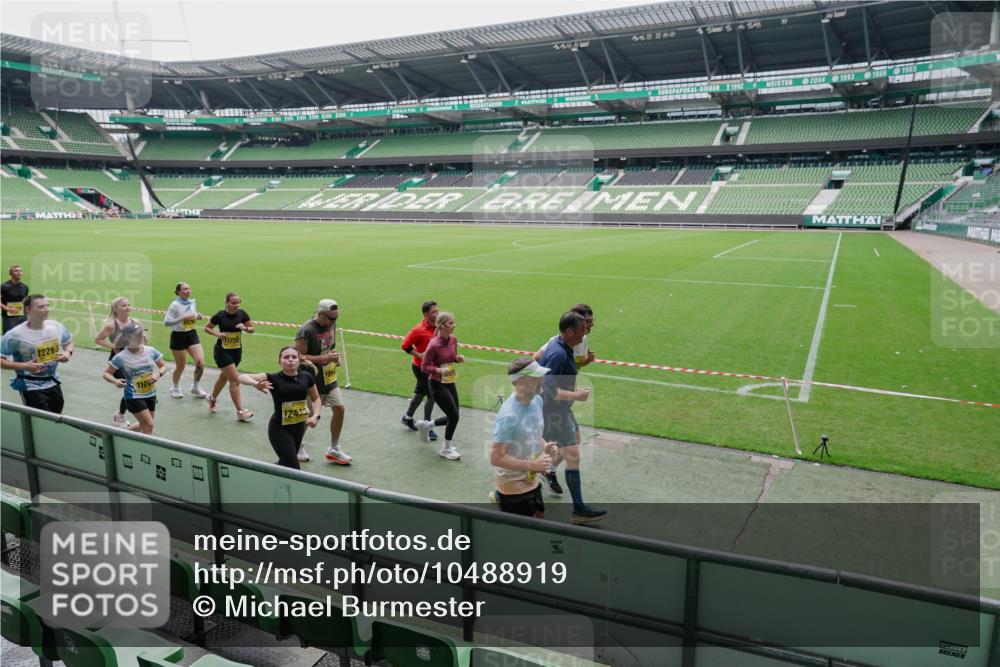 13.09.2026 - 21. swb-Marathon Bremen Michael Burmester http://msf.ph/oto/10488919 13.09.2026 10:37:10 Laufen im Stadion 10090, 10091, 10092, 10150, 10152, 10153, 10154, 10160, 10186, 10187, 10198, 10237, 10251, 10257, 10263, 10272, 10273, 10274, 10275, 10278, 10283, 10291, 10296, 10306, 10315, 10323, 10327, 10331, 10332, 10338, 10357, 10375, 10376, 10382, 10390, 10403, 10409, 10411, 10420, 10429, 10432, 10439, 10444, 10473, 10481, 10488, 10497, 10500, 10516, 10531, 10560, 10569, 10598, 10607, 10613, 10633, 10647, 10648, 10654, 10659, 10663, 10671, 10672, 10674 meine-sportfotos.de