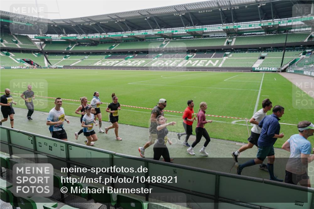 13.09.2026 - 21. swb-Marathon Bremen Michael Burmester http://msf.ph/oto/10488921 13.09.2026 10:37:11 Laufen im Stadion 10090, 10091, 10092, 10150, 10152, 10153, 10154, 10160, 10186, 10187, 10198, 10237, 10251, 10257, 10263, 10272, 10273, 10274, 10275, 10278, 10283, 10291, 10296, 10306, 10315, 10323, 10327, 10331, 10332, 10338, 10357, 10370, 10375, 10376, 10382, 10390, 10403, 10411, 10420, 10429, 10432, 10439, 10444, 10473, 10481, 10488, 10497, 10500, 10516, 10531, 10560, 10569, 10598, 10607, 10613, 10633, 10647, 10648, 10654, 10659, 10663, 10671, 10672, 10674 meine-sportfotos.de
