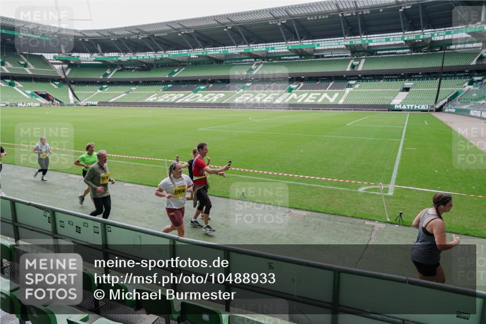 13.09.2026 - 21. swb-Marathon Bremen Michael Burmester http://msf.ph/oto/10488933 13.09.2026 10:37:30 Laufen im Stadion 10090, 10091, 10092, 10150, 10153, 10154, 10160, 10186, 10187, 10190, 10198, 10205, 10237, 10251, 10257, 10272, 10273, 10274, 10275, 10278, 10283, 10291, 10296, 10305, 10315, 10323, 10327, 10331, 10332, 10338, 10370, 10375, 10376, 10382, 10390, 10403, 10411, 10420, 10429, 10432, 10439, 10444, 10465, 10488, 10497, 10500, 10516, 10531, 10560, 10569, 10598, 10607, 10613, 10633, 10647, 10648, 10654, 10659, 10663, 10674, 10802, 10823 meine-sportfotos.de