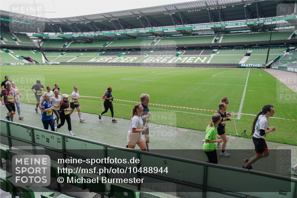 13.09.2026 - 21. swb-Marathon Bremen Michael Burmester http://msf.ph/oto/10488944 13.09.2026 10:37:41 Laufen im Stadion 10090, 10091, 10092, 10150, 10153, 10154, 10160, 10168, 10186, 10190, 10198, 10205, 10237, 10251, 10257, 10273, 10274, 10278, 10283, 10296, 10305, 10315, 10323, 10327, 10331, 10332, 10338, 10370, 10375, 10376, 10382, 10390, 10403, 10411, 10429, 10432, 10444, 10465, 10488, 10497, 10500, 10516, 10531, 10569, 10598, 10607, 10613, 10633, 10645, 10647, 10648, 10654, 10659, 10661, 10663, 10674, 10681, 10682, 10695, 10697, 10802, 10823 meine-sportfotos.de