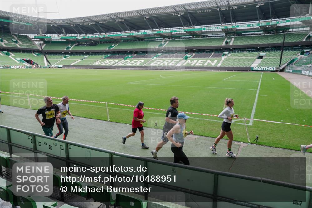 13.09.2026 - 21. swb-Marathon Bremen Michael Burmester http://msf.ph/oto/10488951 13.09.2026 10:37:47 Laufen im Stadion 10090, 10091, 10092, 10150, 10153, 10154, 10168, 10186, 10188, 10190, 10198, 10205, 10237, 10257, 10273, 10274, 10278, 10283, 10296, 10305, 10315, 10323, 10327, 10331, 10332, 10338, 10370, 10375, 10376, 10390, 10403, 10411, 10429, 10432, 10444, 10465, 10488, 10497, 10500, 10516, 10526, 10531, 10569, 10598, 10613, 10633, 10645, 10647, 10648, 10654, 10659, 10661, 10663, 10674, 10681, 10682, 10695, 10697, 10802, 10823 meine-sportfotos.de